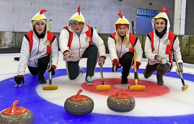 Sportskanonen sind sie nicht: Die Curling-Mannschaft von Eisenstadt  | Foto: Hubert Mican (dpa)
