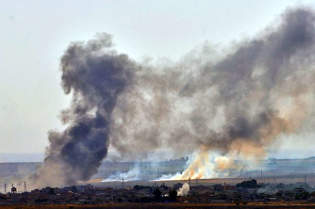 Der Syrien-Konflikt knnte sich nach d...griffs der trkischen Armee Rauch auf.  | Foto: Mustafa Kaya (dpa)