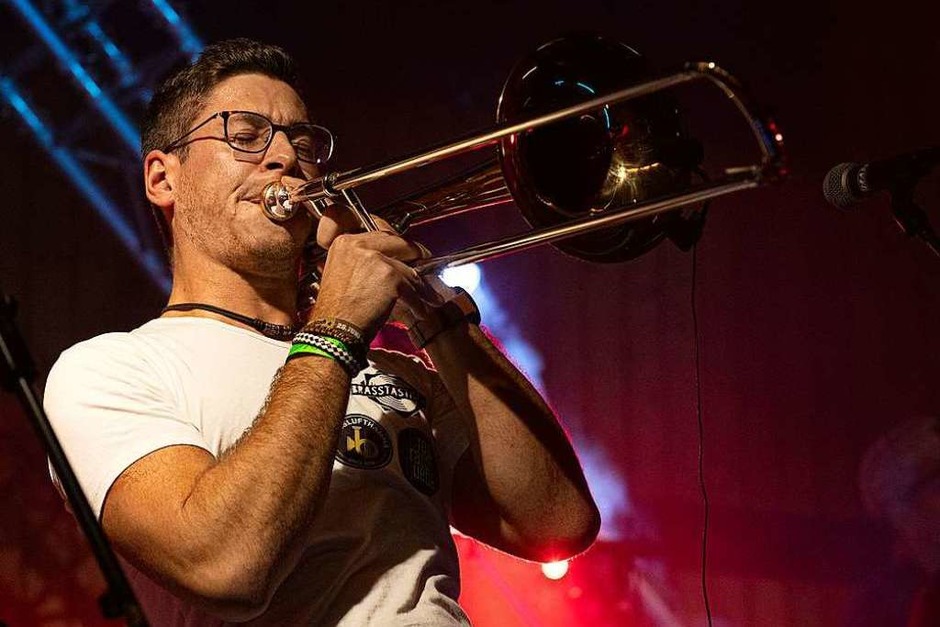 "Brasstastisch" nennen sich die Musiker aus dem Raum Titisee-Neustadt - fantastisch kamen sie beim Publikum an. (Foto: Wolfgang Scheu) "Brasstastisch" nennen sich die Musiker aus dem Raum Titisee-Neustadt - fantastisch kamen sie beim Publikum an. (Foto: Wolfgang Scheu)