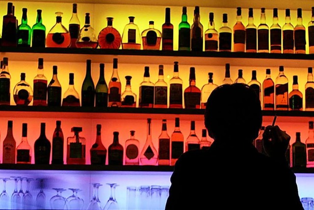 In Spirituosen muss nicht mehr zwingen...ibt inzwischen auch alkoholfreien Gin.  | Foto: Tobias Felber