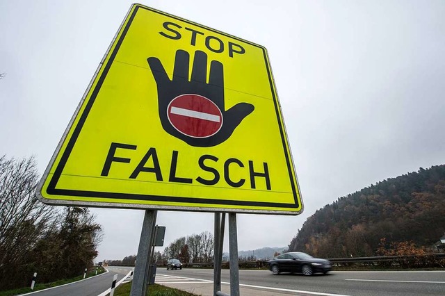 Solche Warnschilder gibt es an der Autobahnauffahrt in Lrrach nicht.  | Foto: Armin Weigel