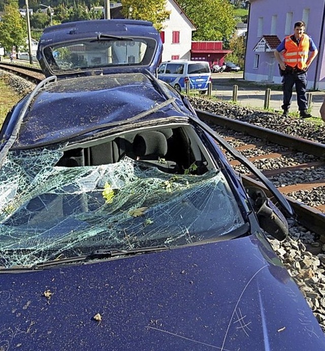 Nach dem Unfall mit berschlag eines A... die Bahnlinie bei Rheinsulz gesperrt.  | Foto: Kantonspolizei