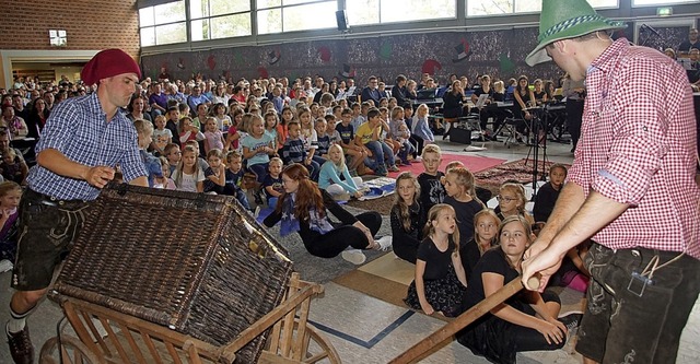 Die bekannte Rubergeschichte, mit Mus...l am Sonntag in die Rheinwaldhalle.     | Foto: Ilona Huege