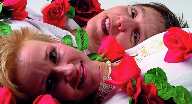 Rosenkonzert: Barbara Wldele und Barb...dmen sich ganz der Knigin der Blumen.  | Foto: Andreas Soldan
