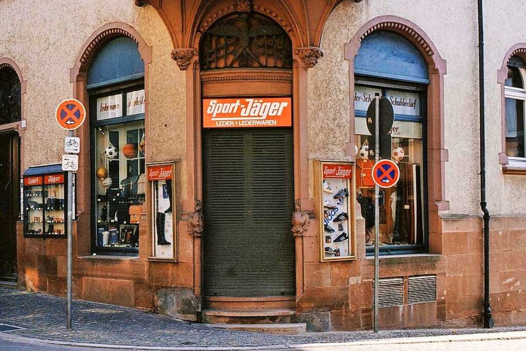 Der Eingangsbereich des Geschäfts &#8222;Sport-Jäger&#8220; im Jahr 1990.  | Foto: Archiv Manfred Gallo