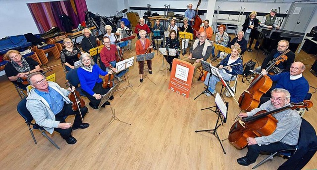 Das Senioren-Salon-Orchester probt ein...n der Jazz- und Rockschule in Haslach.  | Foto: Michael Bamberger