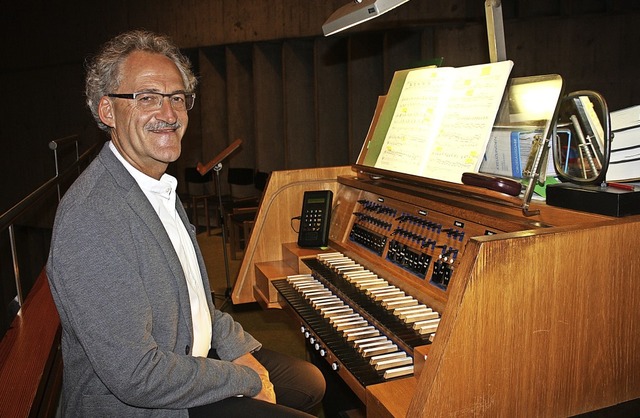 Prof. Gerhard Gnann an der Orgel in St. Pankratius in Buchholz.   | Foto: Hildegard Karig