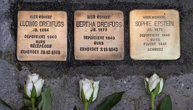 Stolpersteine erinnern an frhere jdi...ger in Kenzingen und deren Schicksal.   | Foto: Presse AG Gymnasium