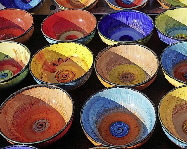 Keramik in vielfltigen Formen wird  beim Waldshuter Tpfermarkt angeboten.   | Foto: Harald Busse