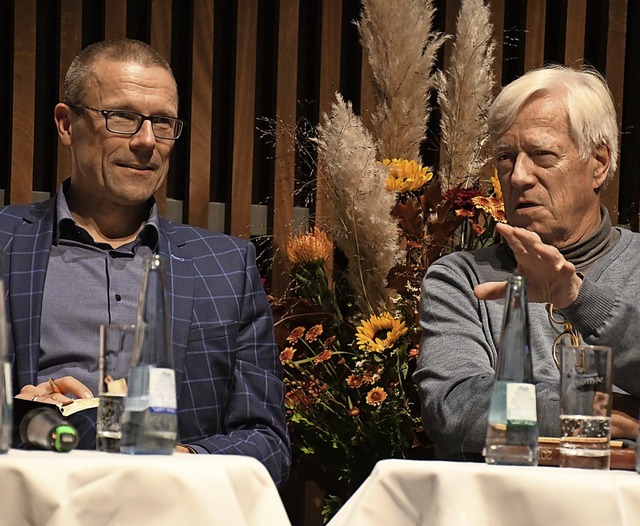 Uwe Schneidewind (links) und Thilo Bode auf dem Podium   | Foto: Barbara Ruda