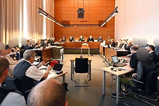 Voller Gerichtssaal: Zu Prozessbeginn ...V des Landericht Freiburg (Archivbild)  | Foto: Patrick Seeger (dpa)