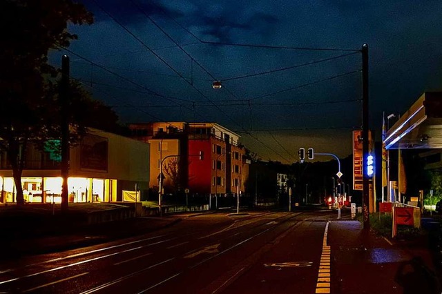 In Richtung Hexental ist die Merzhause...institut links hat schon wieder Strom.  | Foto: Konstantin Grlich