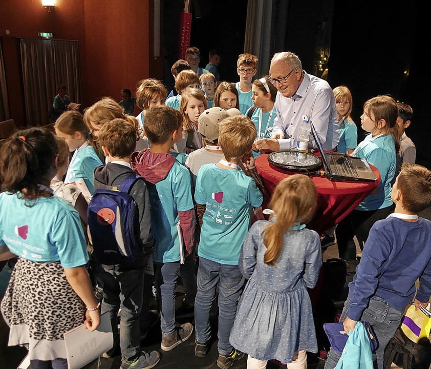 Der erste Referent des neuen Semesters... viele Fragen der Kinder beantworten.   | Foto:  Rank, Marion