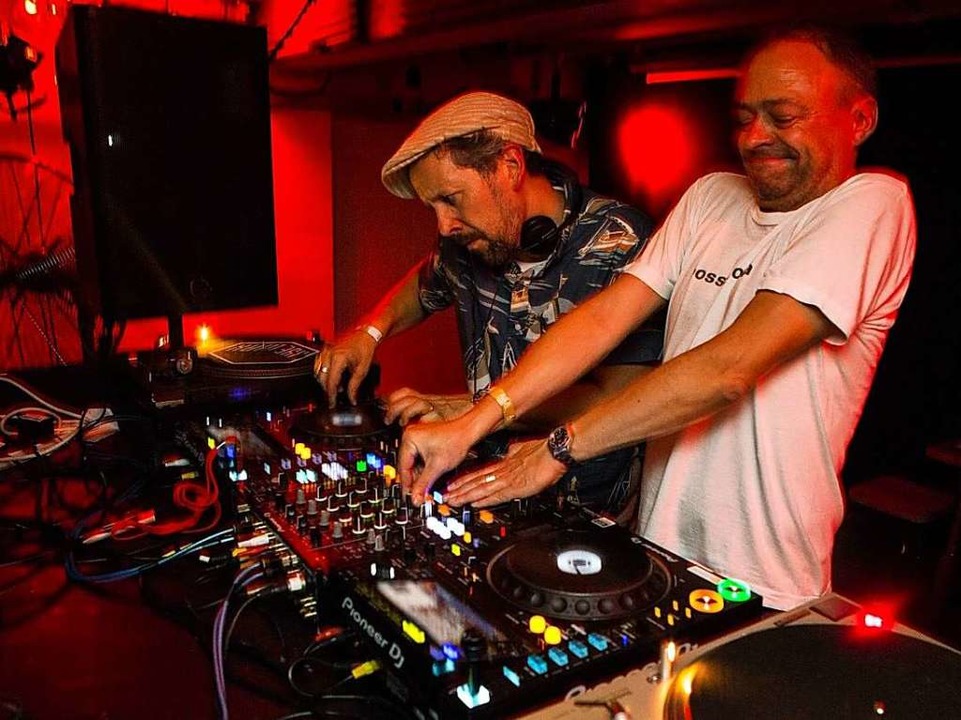 Rainer Trby (rechts) und Dom Servini ...stmals bei  Root Down in Freiburg auf.  | Foto: Thabo Jaiyesimi