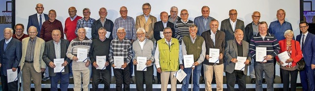 Die Volksbank ehrt fr 40, 50 und 60 Jahre Mitgliedschaft.  | Foto: Volksbank