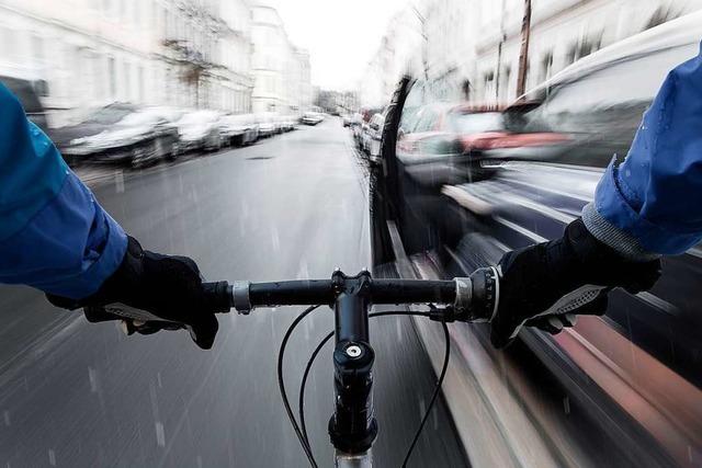 Nach Verkehrsunfall in Denzlingen schlgt Mann des Opfers Unfallverursacher nieder