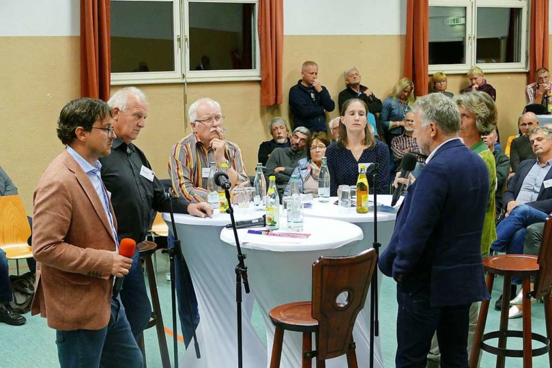 Die Diskussionsrunde mit den Gemeindev...en, Gerd Schnbett und Patricia Fromm.  | Foto: Sarah Trinler