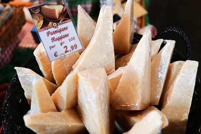 Auch Parmesan ist von dem Handelskonflikt betroffen.  | Foto: Christian Charisius (dpa)