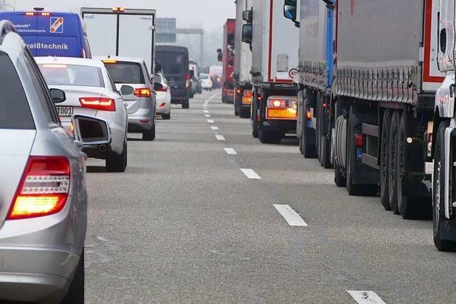 Stau auf der A5 nach Lkw-Unfall zwischen Offenburg und Lahr