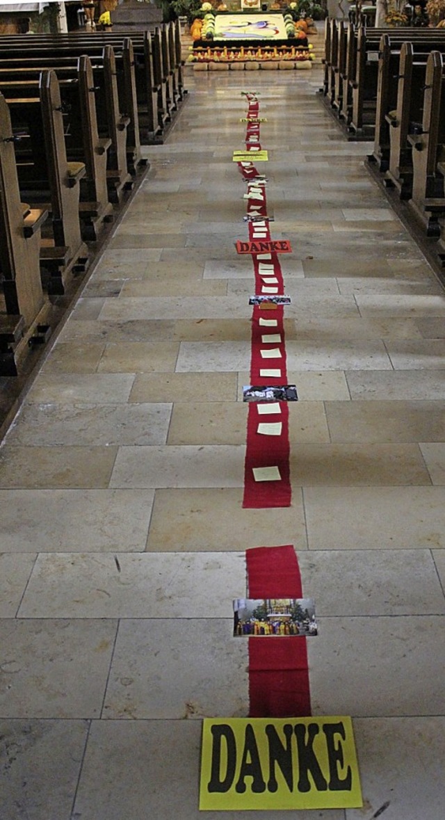 Der rote Lufer im Mittelgang der Wyhler Kirche.   | Foto: Aufnahme Privat