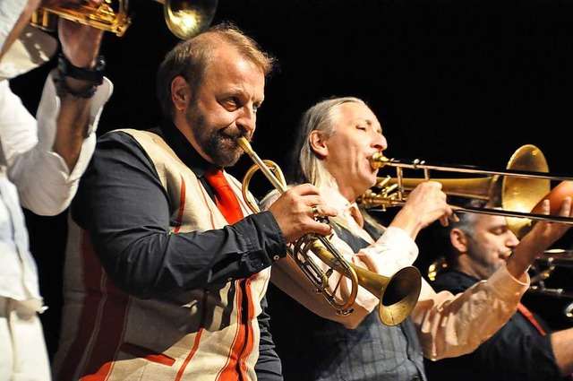 Die Kpfe von Mnozil Brass: Thomas Gansch (links) und Leonhard Paul.  | Foto: Nicolai Kapitz