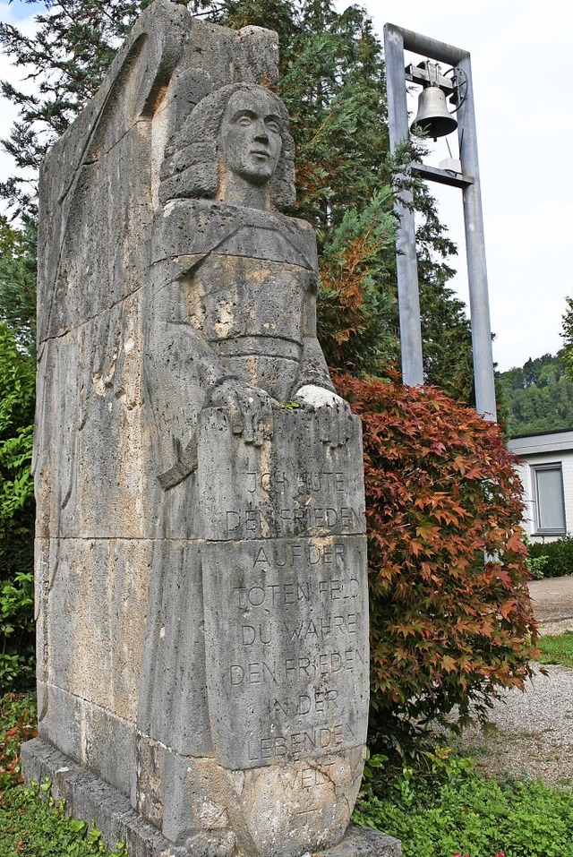 Die Steinskulptur von Grete Fleischmann auf dem Schopfheimer Ehrenfriedhof.   | Foto: Marlies Jung-Knoblich