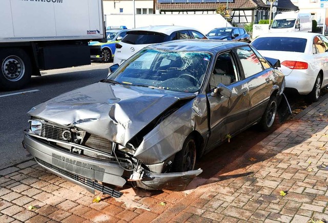 Der Audi 80 ist nicht mehr zu retten.  | Foto: Wolfgang Knstle