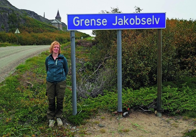 Bild aus Buch &quot;Die Grenze&quot; v...Autorin am Ziel. (Foto: Svein Fatland)  | Foto: Svein Fatland / Suhrkamp