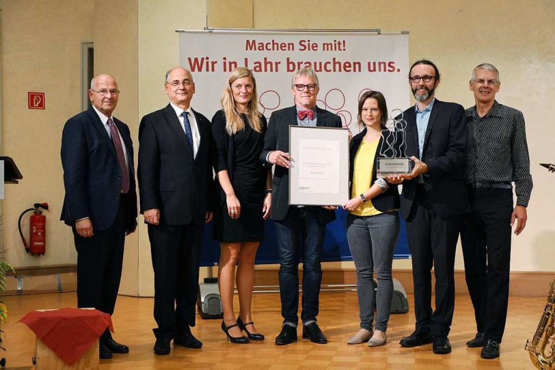Preisverleihung (von links): Jrgen Sc... Christopher Kern und Gerhard Silberer  | Foto: Christoph Breithaupt