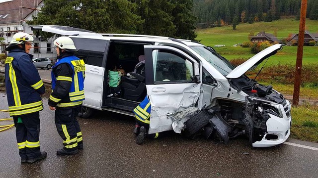 Auf der B31 in Titisee kam es am Samst...einem Mercedes Vito und einem VW Golf.  | Foto: cag