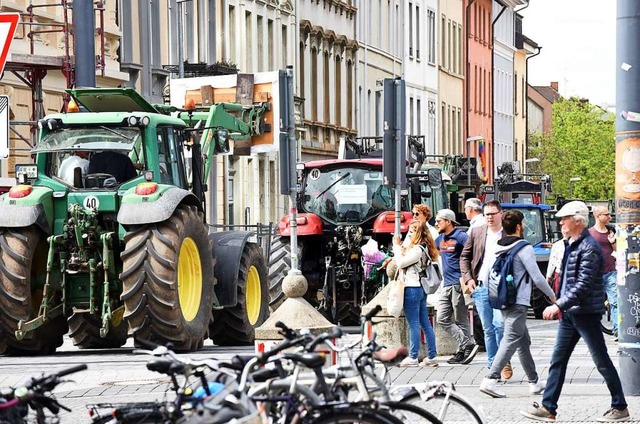 Bauernprotest in der Innenstadt hat Fr...en den geplanten Stadtteil Dietenbach.  | Foto: Rita Eggstein
