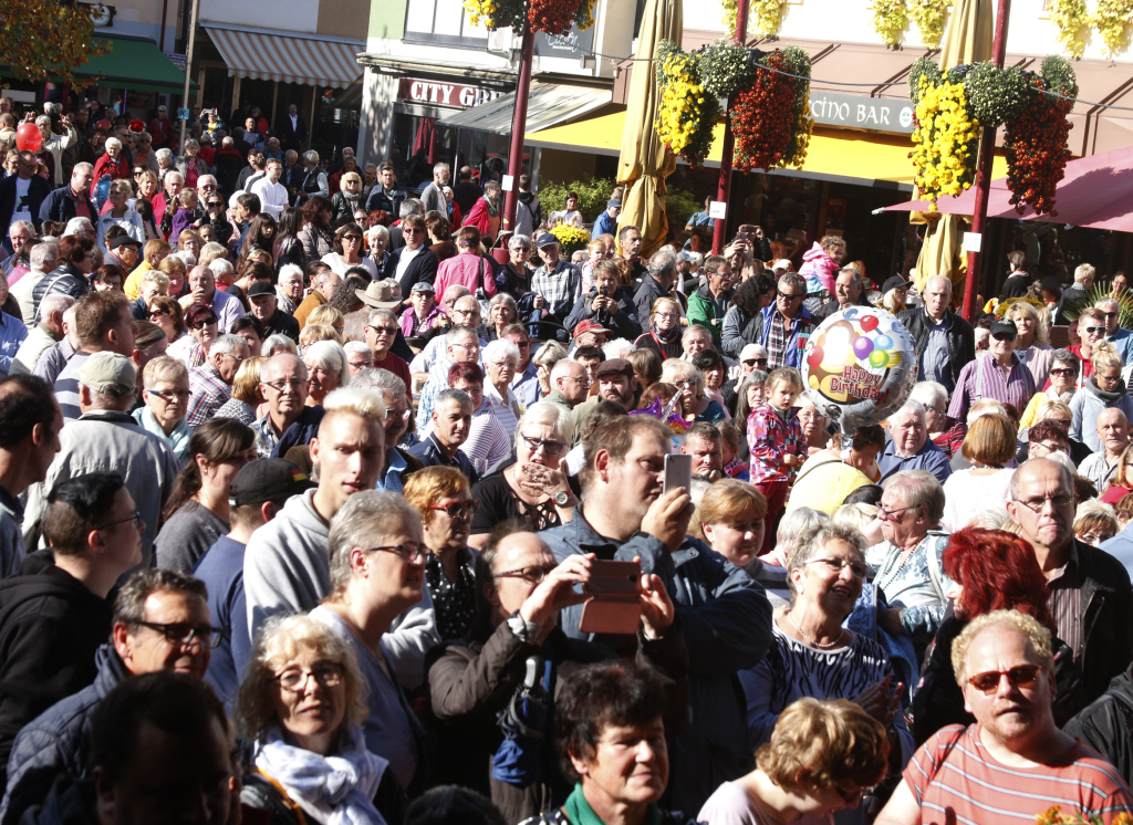 Gut gefllt: der Marktplatz am Sonntag