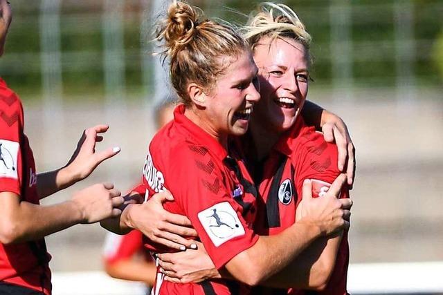 Die Frauen des SC Freiburg feiern den ersten Heimsieg der Saison