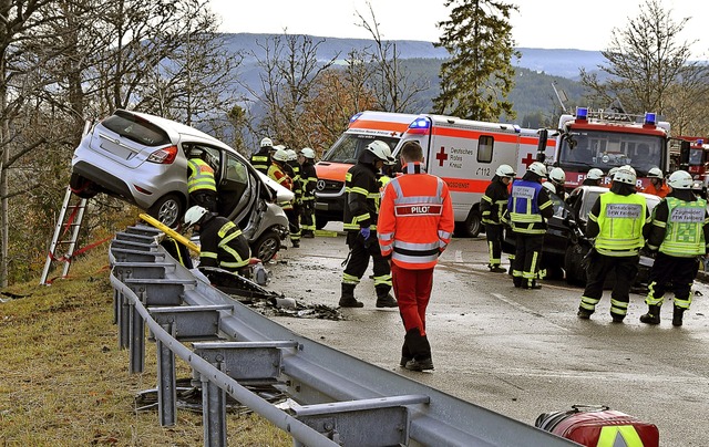 Nur mit viel Glck strzte der Wagen nicht mehrere Hundert Meter in die Tiefe.   | Foto: kamera24