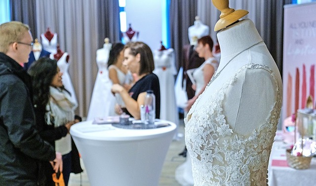 Das  Brautkleid ist eines der wichtigen Themen fr den Hochzeitstag.  | Foto: Ansgar Taschinski