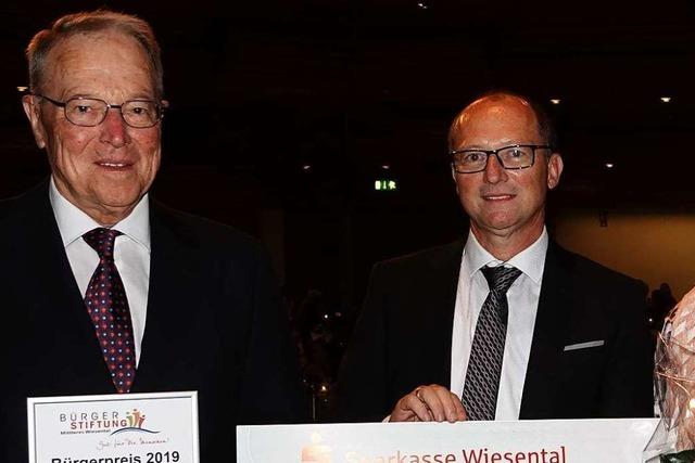 Max Schwrer erhlt den Brgerpreis der Brgerstiftung Wiesental