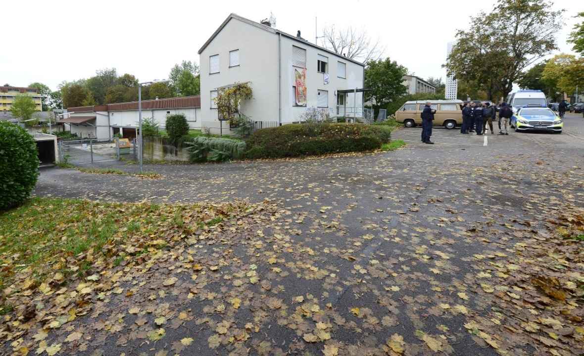 Das Haus in der Fehrenbachallee ist die ehemalige Kleiderkammer der Polizei.  | Foto: Ingo Schneider