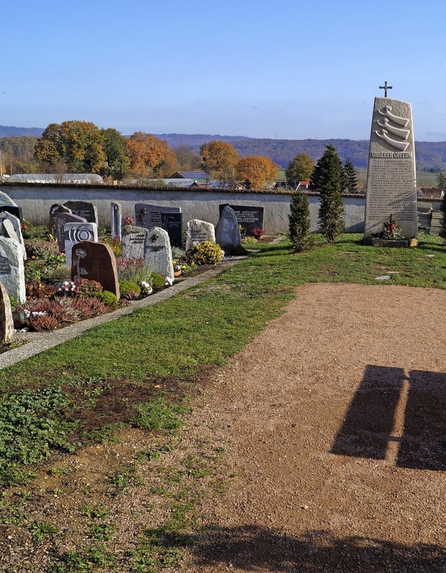 Der Friedhof soll weitere Bume und Strucher erhalten.  | Foto: Silke Hartenstein