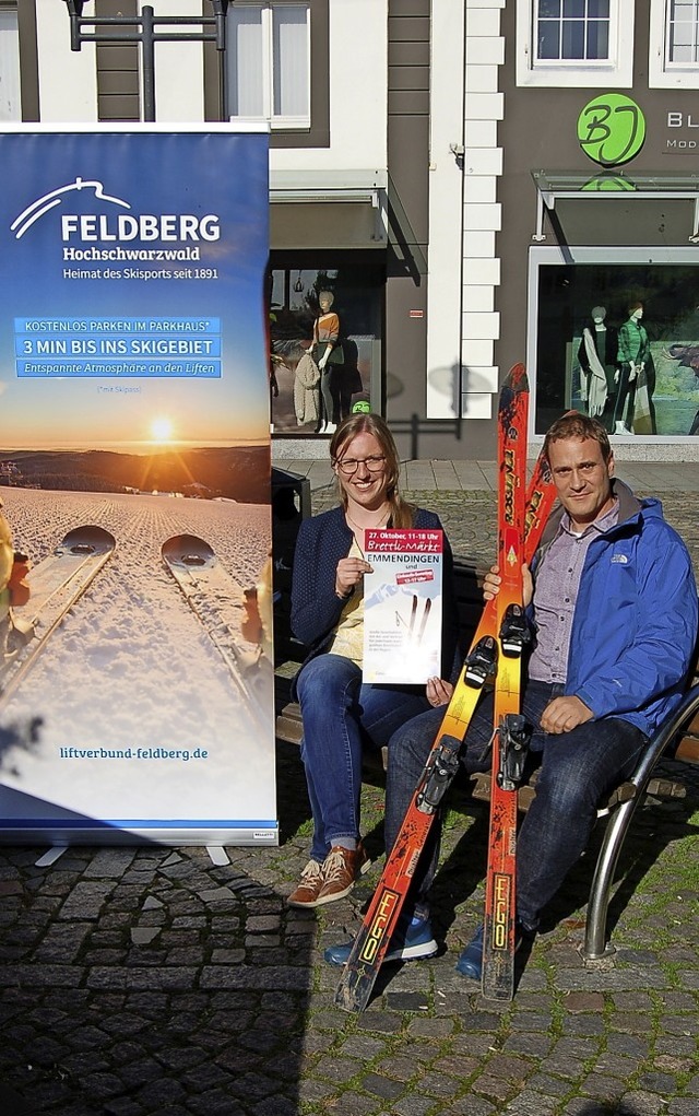 Marktmeister Marcel Jundt und Carolin ...rg freuen sich auf den Brettli-Mrkt.   | Foto: Christian Ringwald