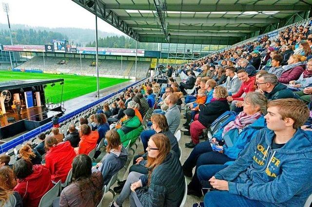 Uni Freiburg begrt 3500 Erstsemester im SC Stadion