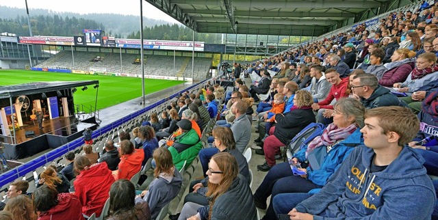 Im Schwarzwaldstadion wurden die &#822...e Semester, andere machen den Master.   | Foto: Michael Bamberger