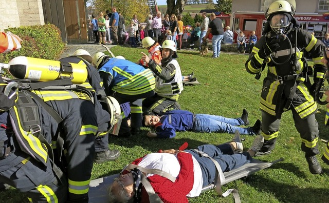 Insgesamt 23 &#8222;verletzte&#8220;  ...ie zur weiteren Versorgung an das DRK.  | Foto: Erhard Morath