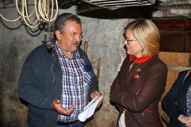 Ministerin Julia Klöckner besucht Bauern in Adelsberg und weckt leise Hoffnungen