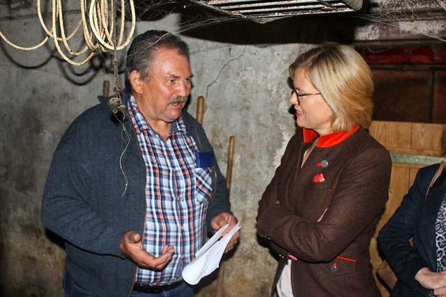 Bundeslandwirtschaftsministerin Julia ...ebenerwerbslandwirt Fridolin Kummerer.  | Foto: Martin Klabund