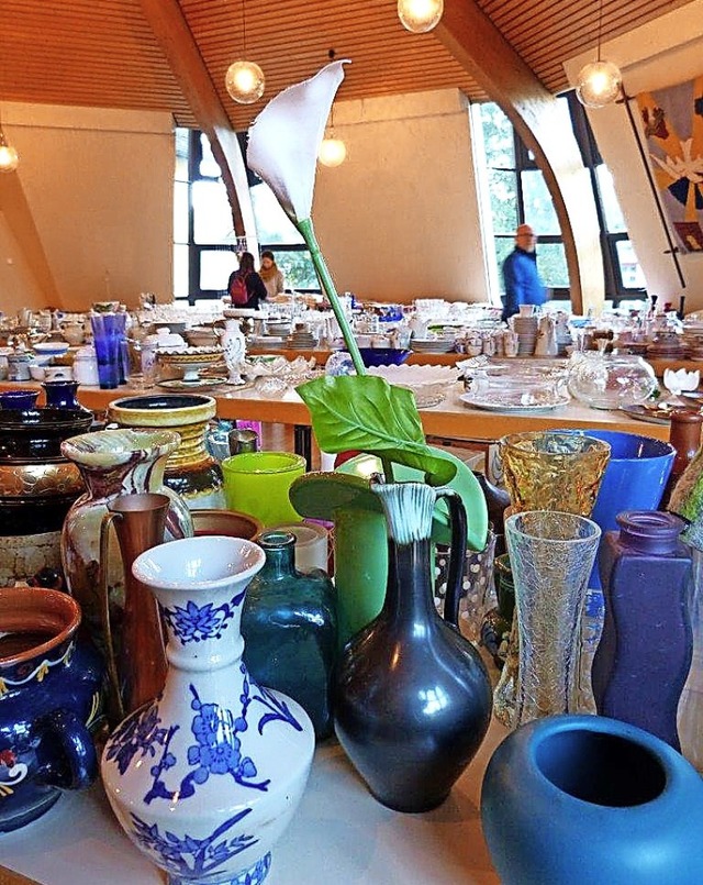 An Vasen und anderem Geschirr fr den ...Kolping-Flohmarkt eine groe Auswahl.   | Foto: Kolpingfamilie Elzach