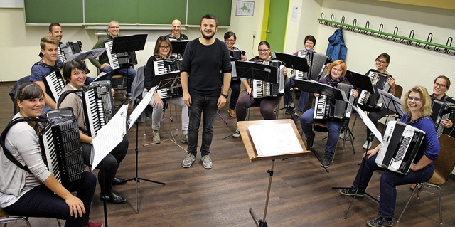 Die Proben mit dem neuen Dirigenten Ne...em Konzert sein 40-jhriges Bestehen.   | Foto: Karin Hei