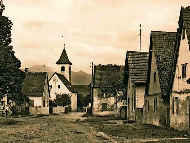 Die Postkarte zeigt die alte Dorfstra...chtung B3) in Seefelden  im Jahr 1927.  | Foto: Archiv Hans Knig