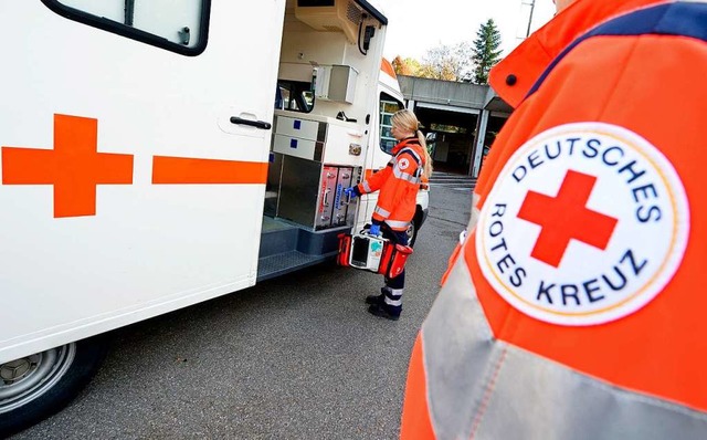 Rettungssanitter sind oft als erste am Unfallort.   | Foto: Bernd Weissbrod