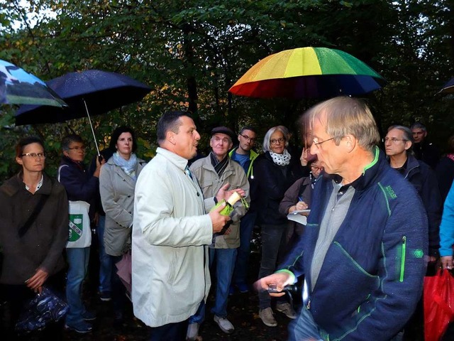 Dicht gedrngt am Wasserfall: Der Appe...ppe zur Kirchstrae erneut verschoben.  | Foto: Thomas Winckelmann