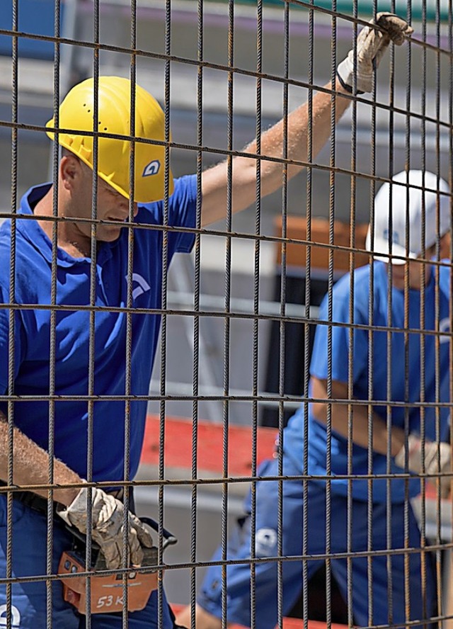 Nicht nur dem Handwerk geht der Nachwuchs aus.  | Foto: Boris Roessler,dpa